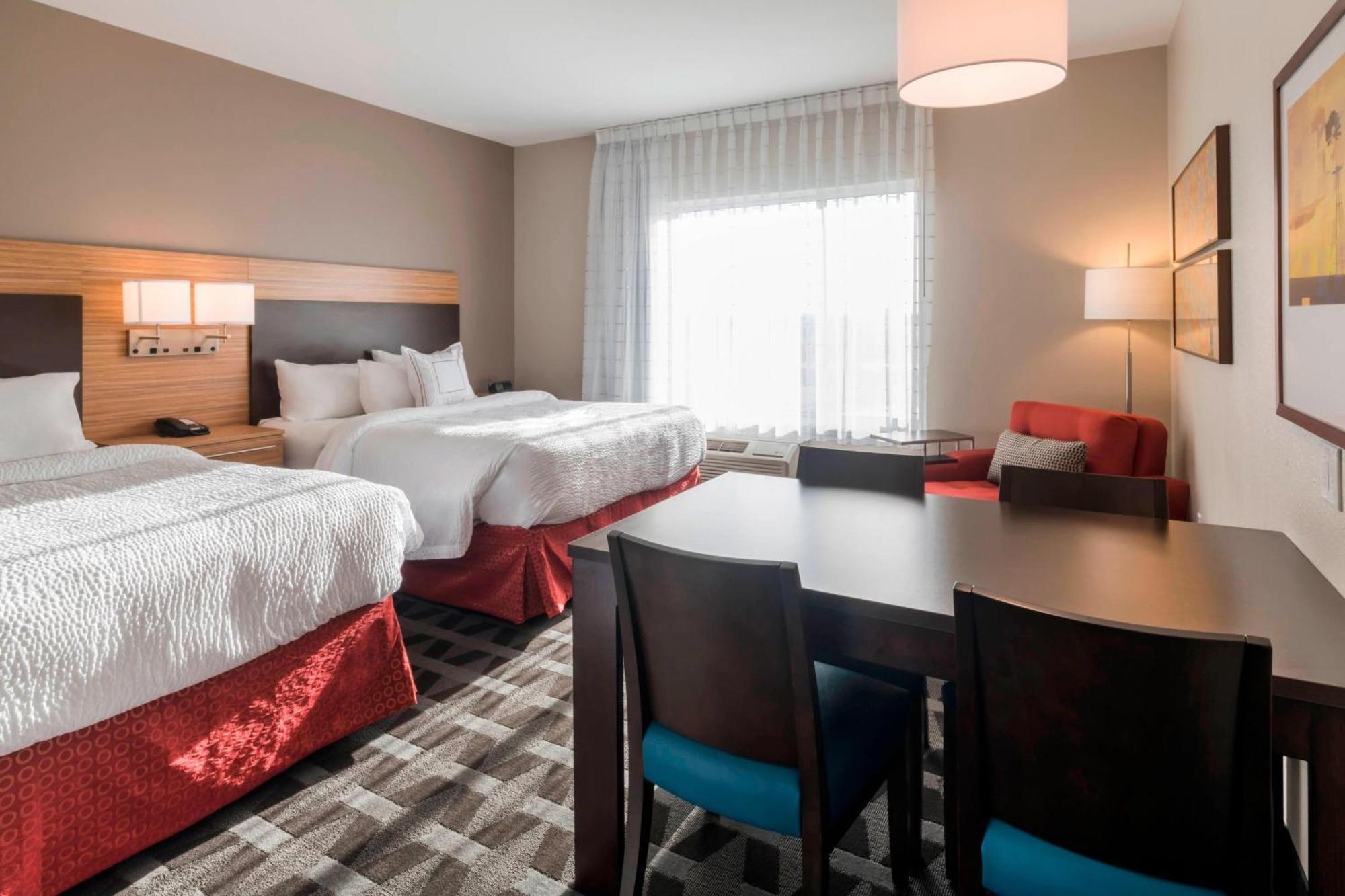Towneplace Suites By Marriott Hays Eksteriør billede