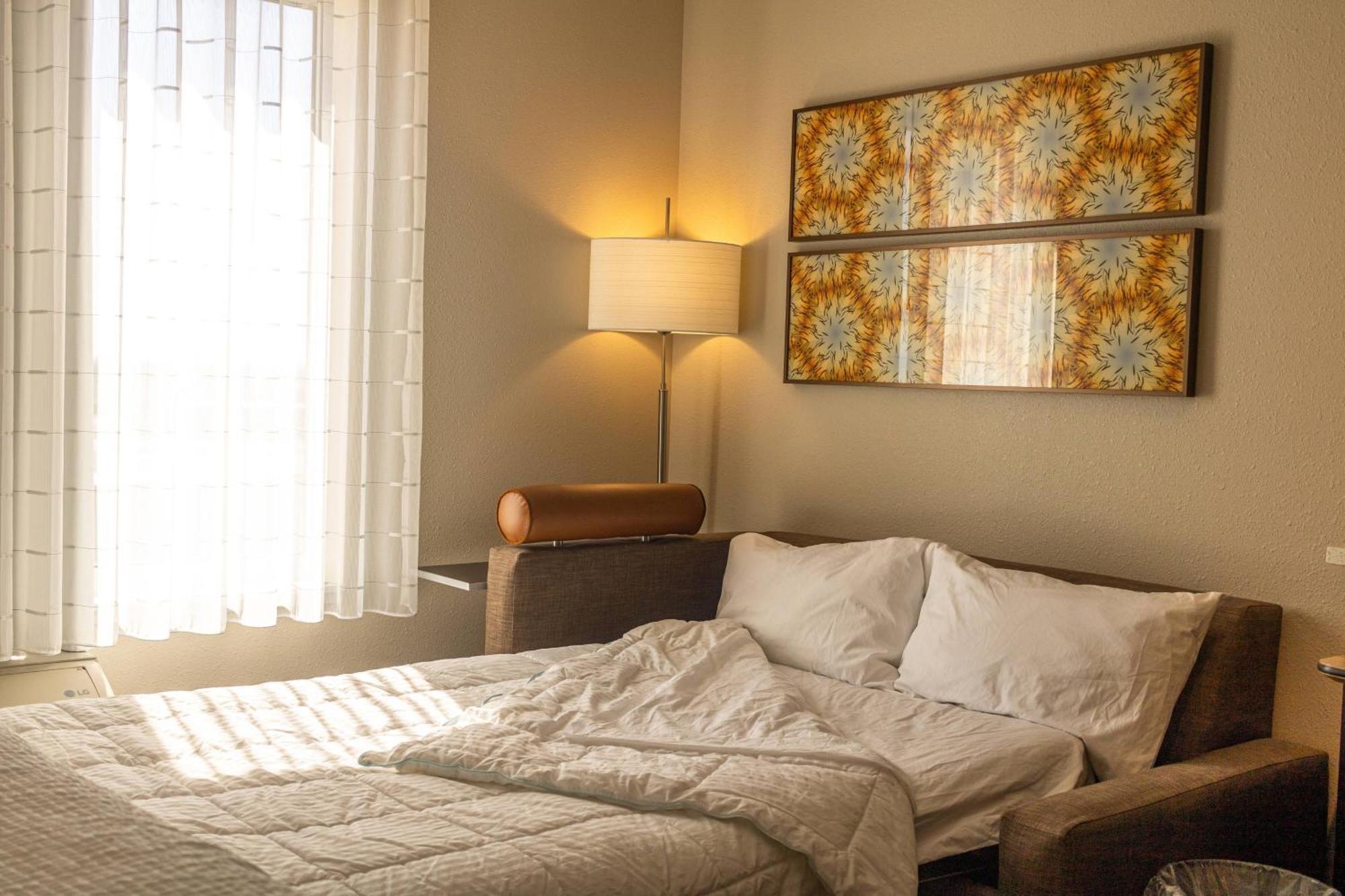 Towneplace Suites By Marriott Hays Eksteriør billede
