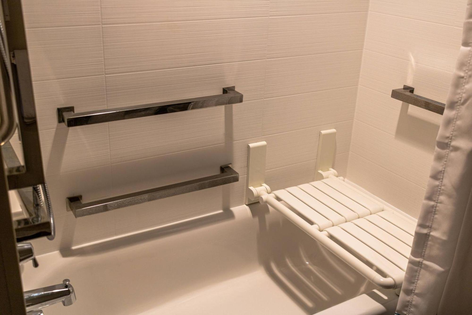 Towneplace Suites By Marriott Hays Eksteriør billede