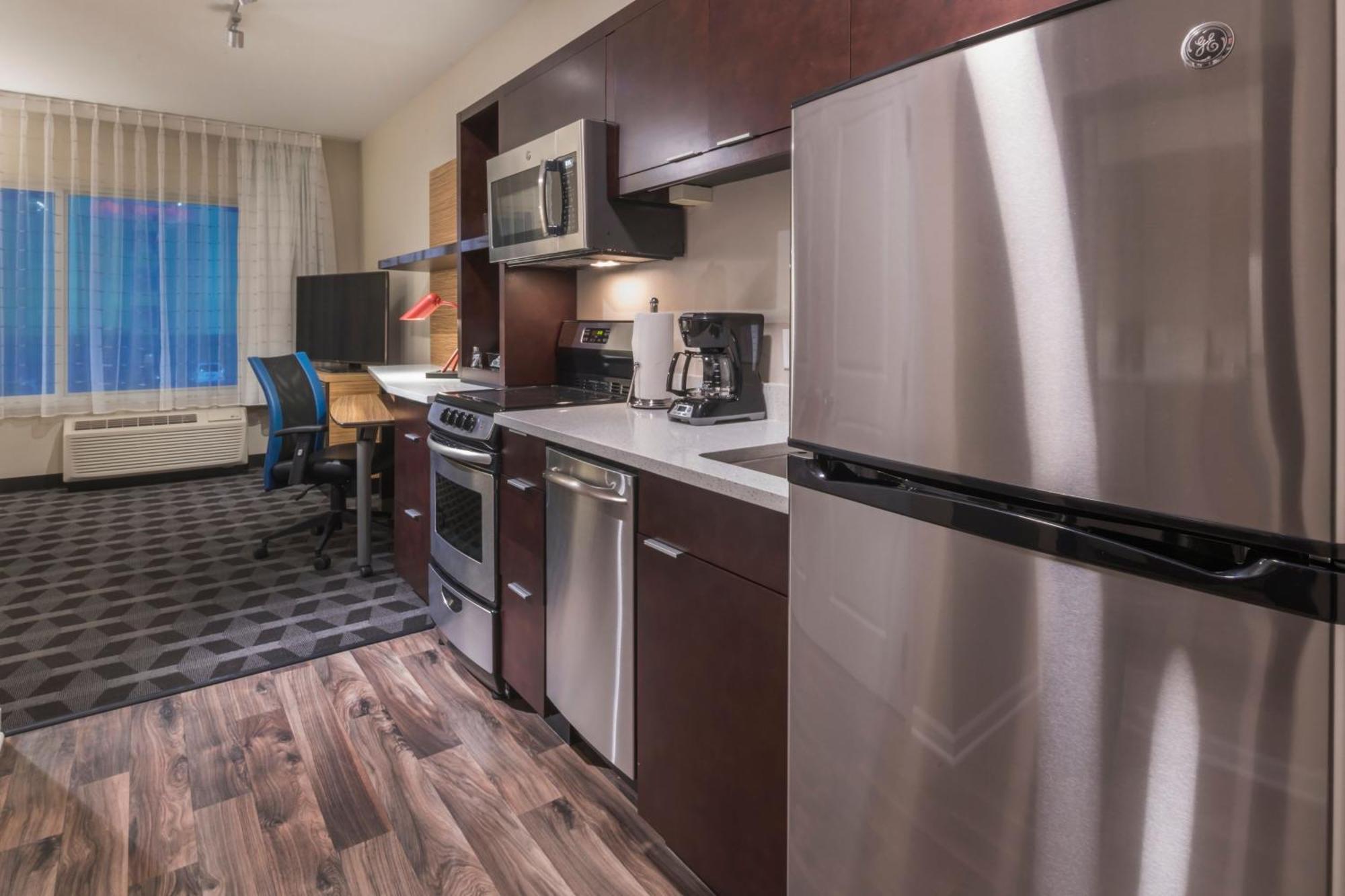 Towneplace Suites By Marriott Hays Eksteriør billede