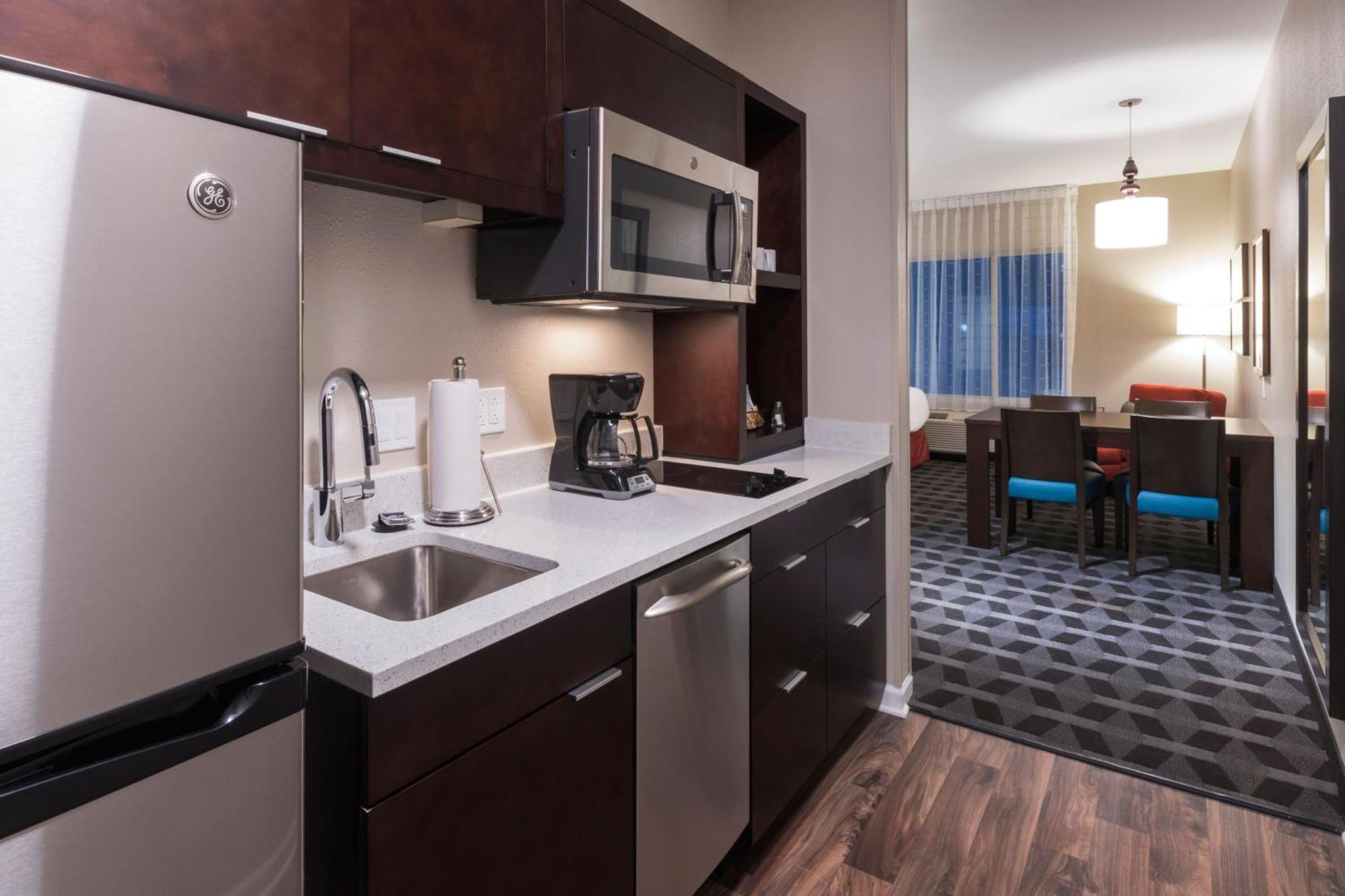 Towneplace Suites By Marriott Hays Eksteriør billede