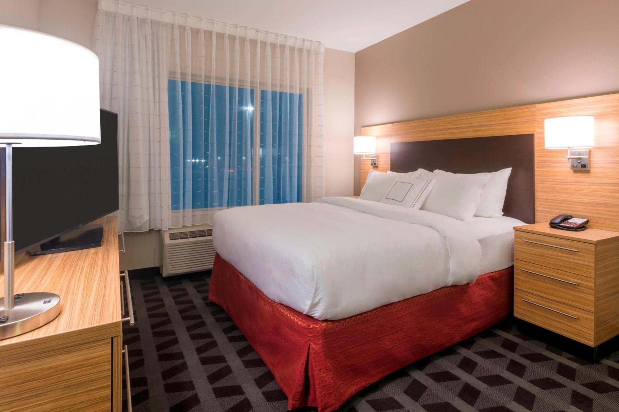 Towneplace Suites By Marriott Hays Eksteriør billede