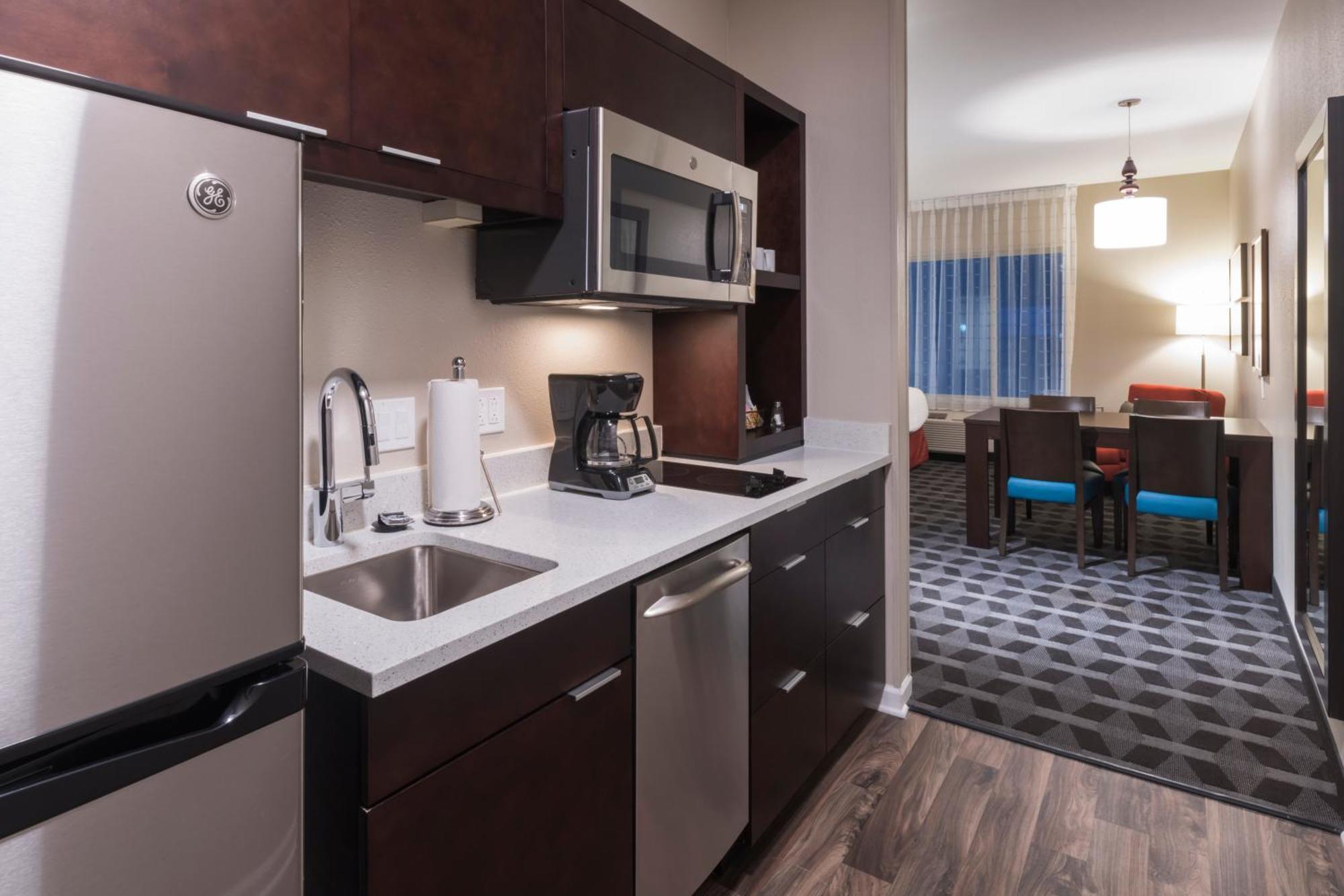 Towneplace Suites By Marriott Hays Eksteriør billede