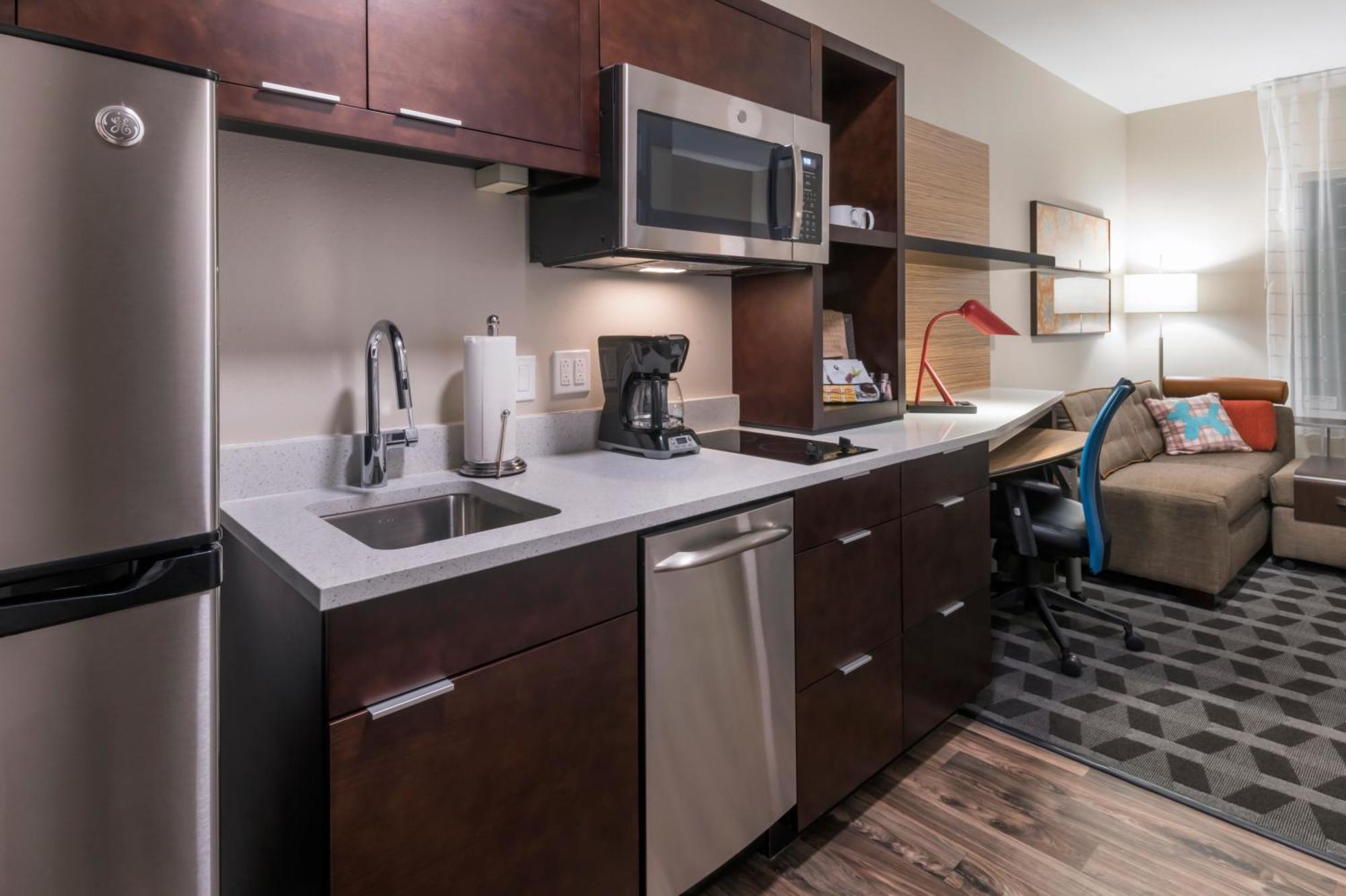 Towneplace Suites By Marriott Hays Eksteriør billede