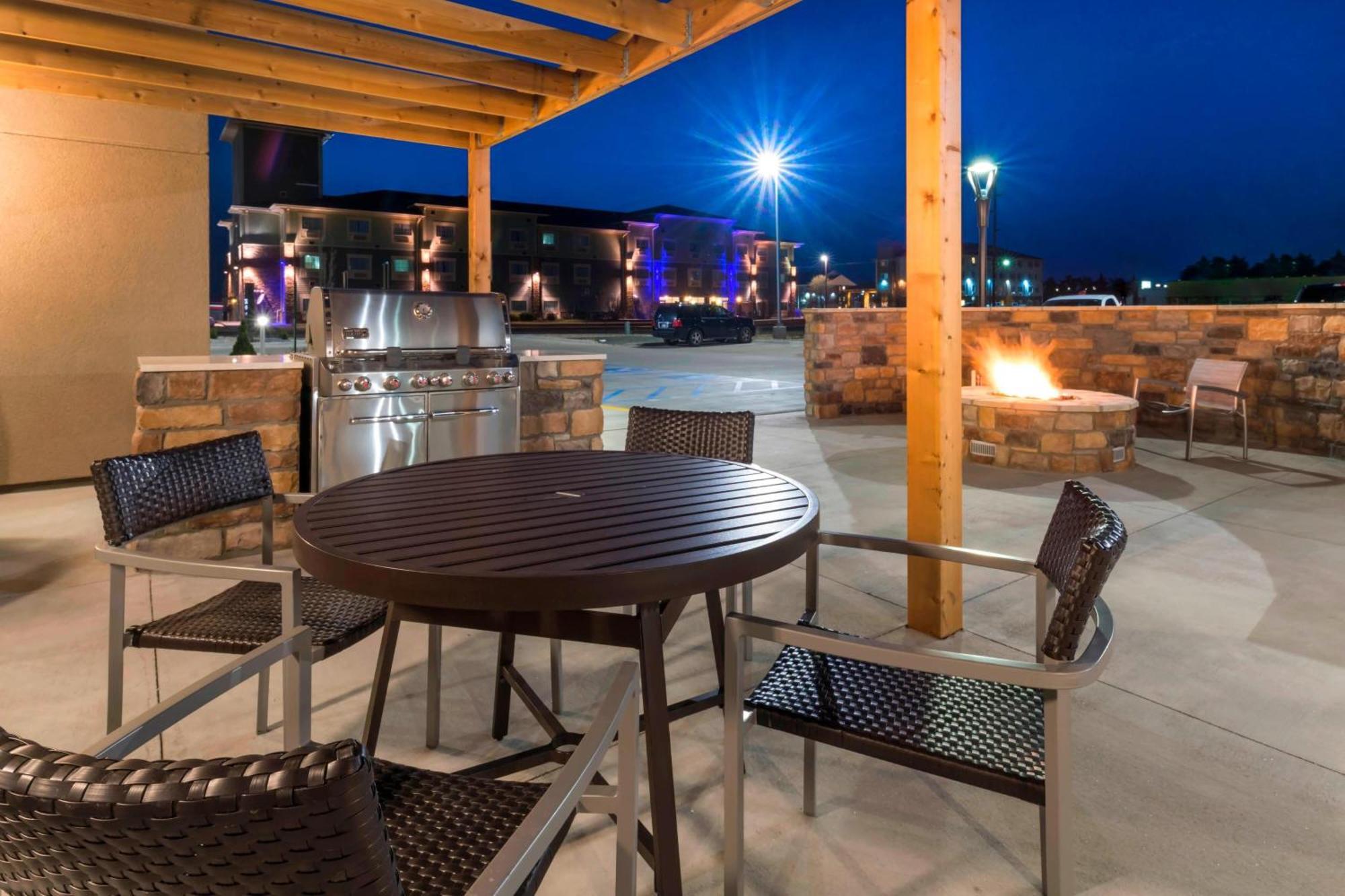 Towneplace Suites By Marriott Hays Eksteriør billede