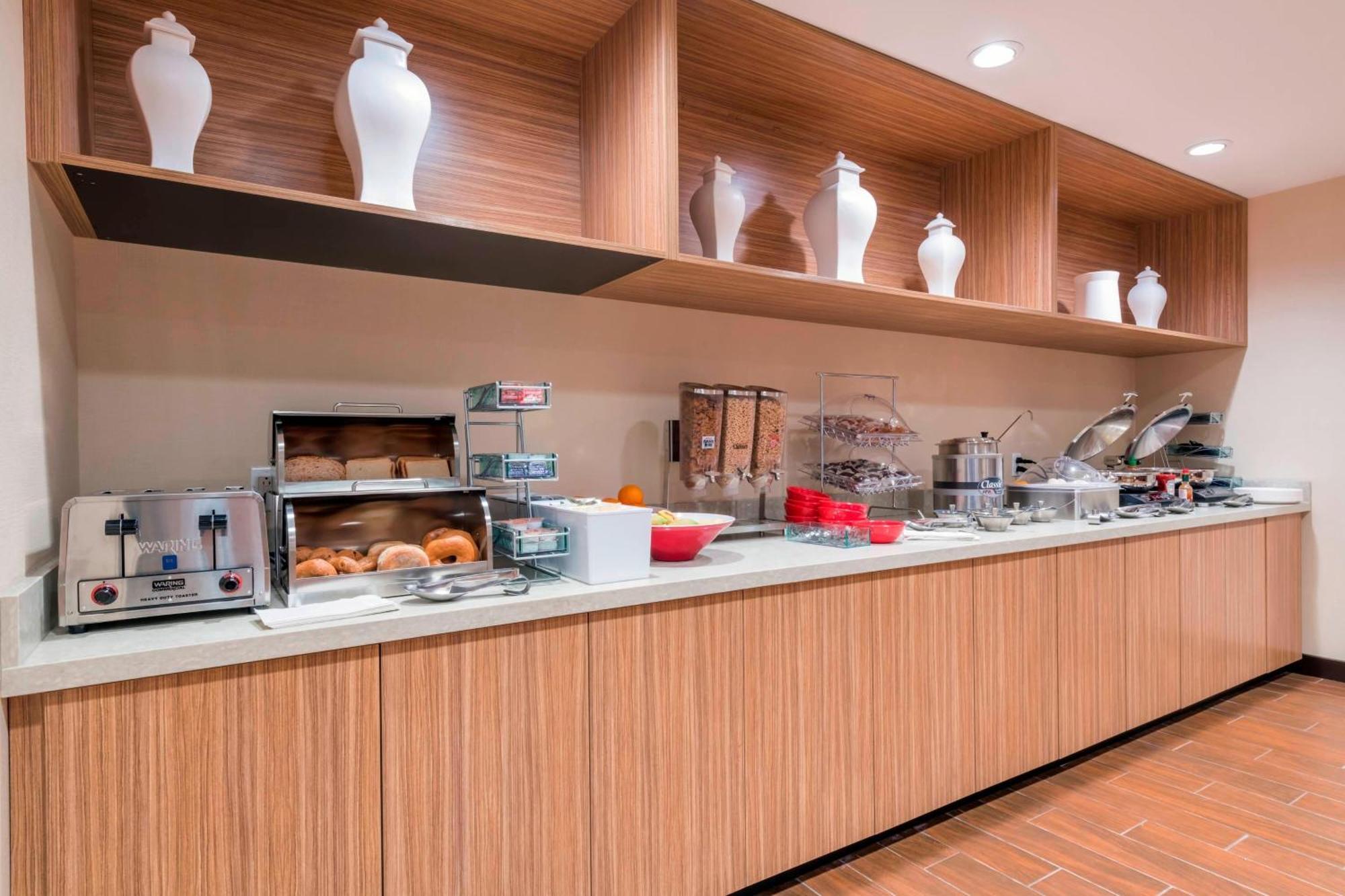 Towneplace Suites By Marriott Hays Eksteriør billede