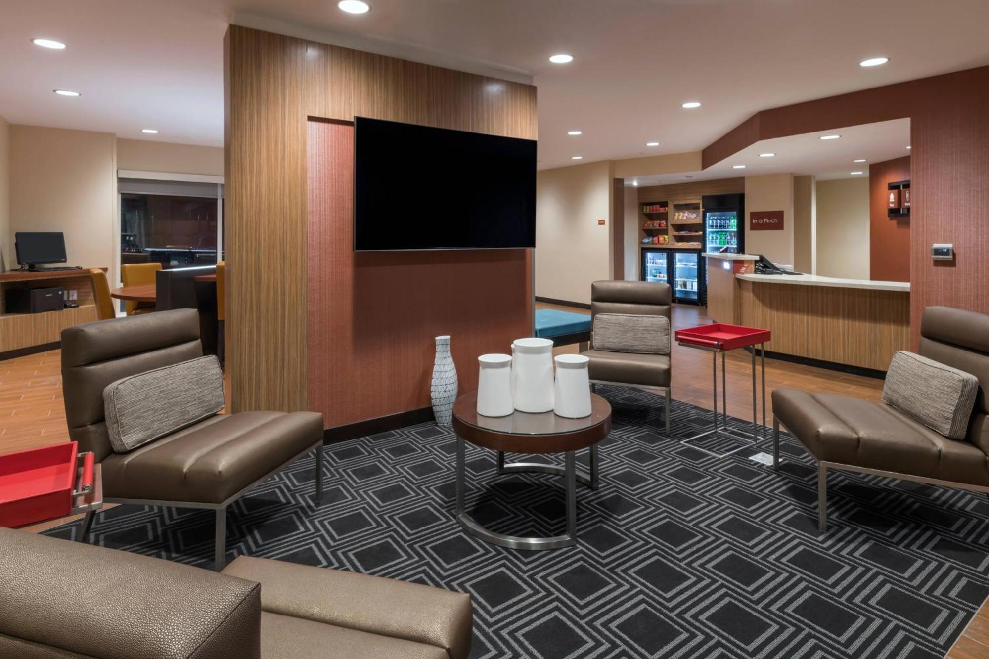 Towneplace Suites By Marriott Hays Eksteriør billede