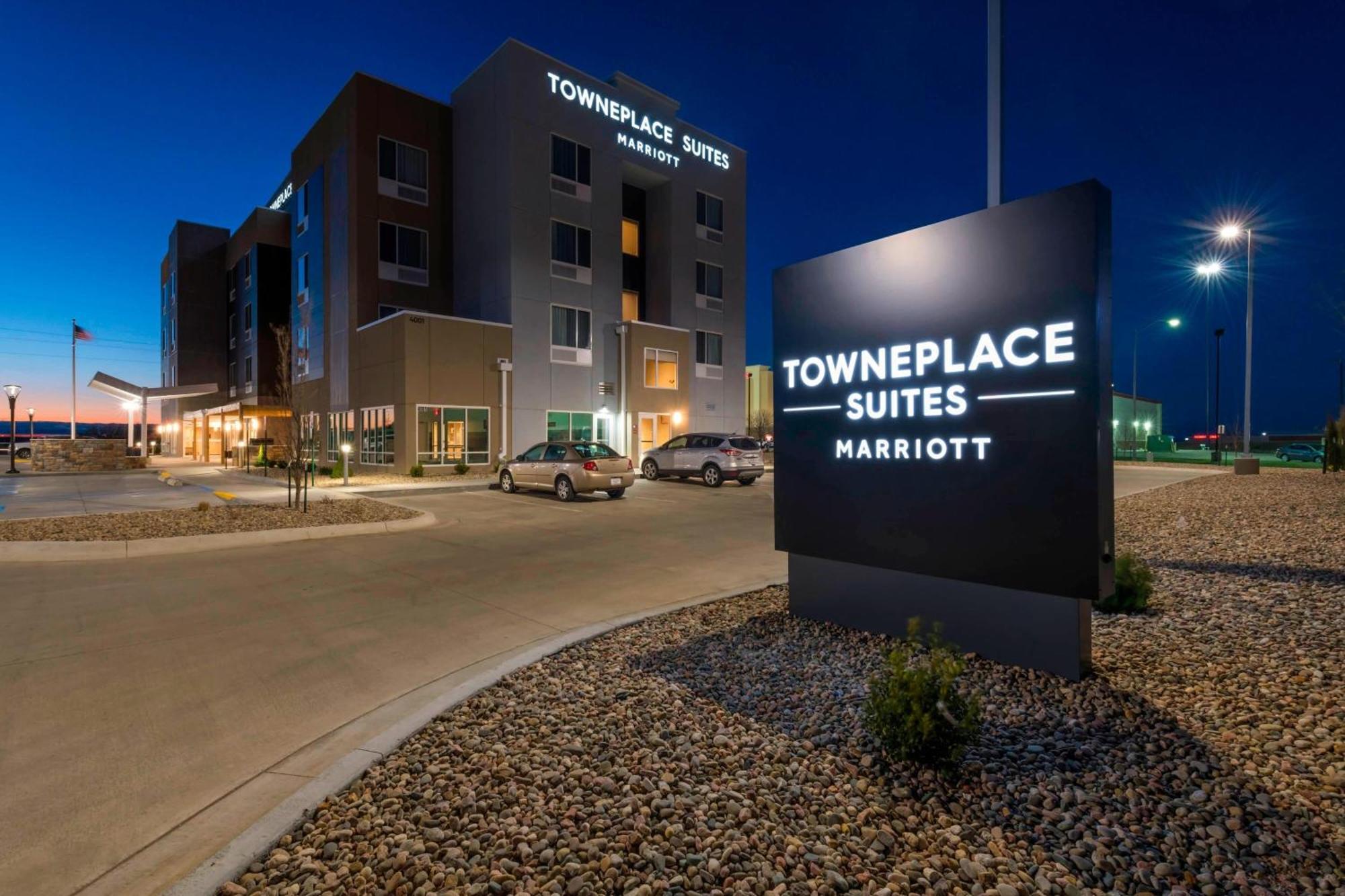 Towneplace Suites By Marriott Hays Eksteriør billede